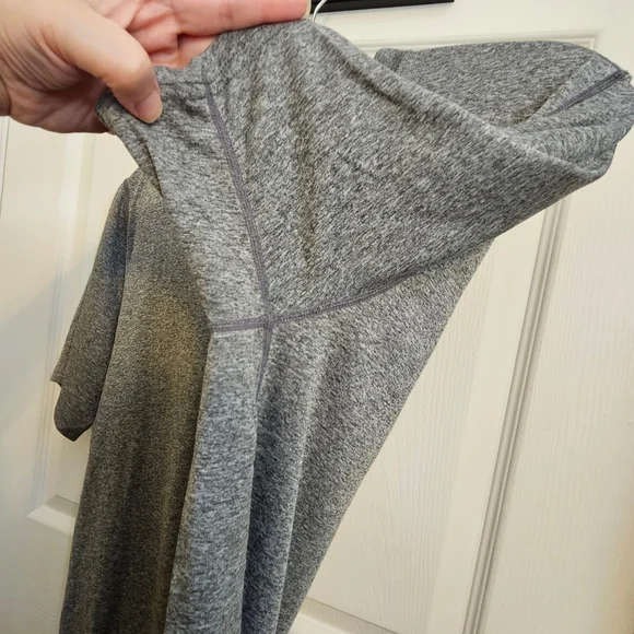 Nike Men’s Large Grey Dri-Fit Athletic Shirt – 100% Polyester Stretch Tee - Picture 5 of 9